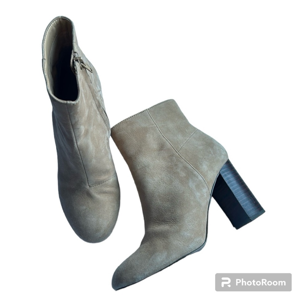 Banana Republic Cream Suede Ankle Boots